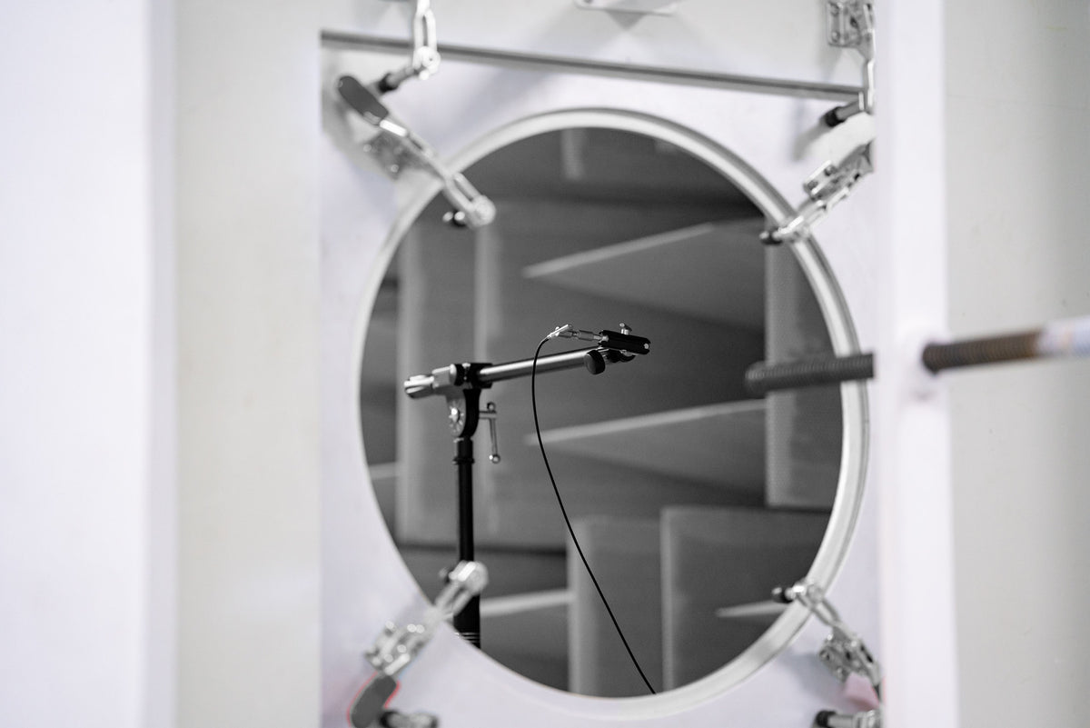 Measurement microphone inside the SOVOX anechoic chamber